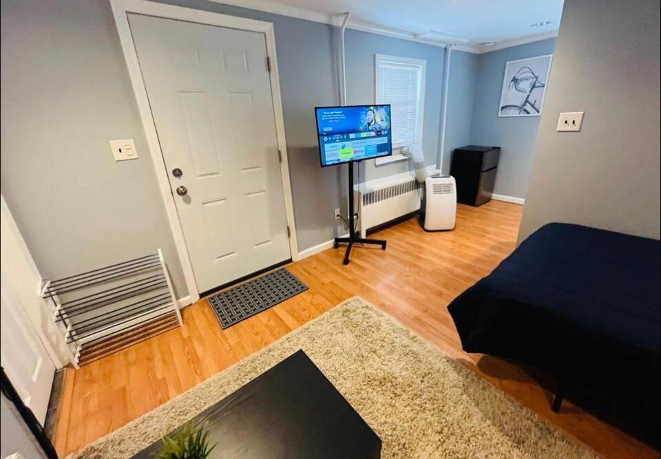 Cozy Close To New York Apartment