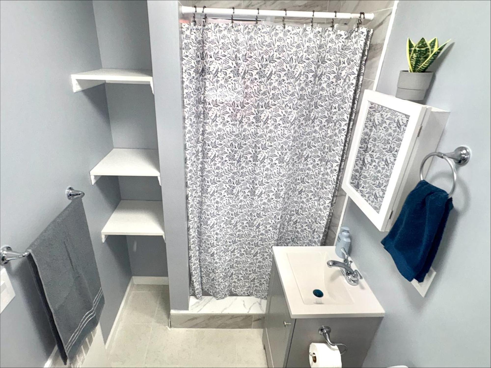 Cozy Close To New York Apartment