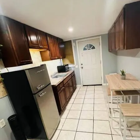 Cozy Apartments Close To New York City North Bergen Exterior photo